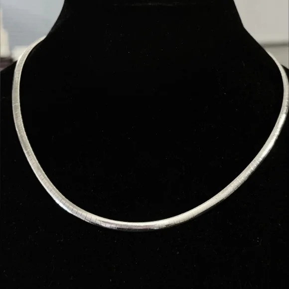 Vintage 1980s Sterling Silver 16" Omega Chain Necklace Made in Italy - Picture 2 of 7